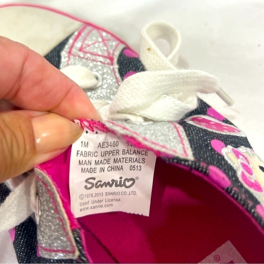 Hello Kitty Sanrio gray pink polka dots sneakers size 1 - Picture 11 of 11